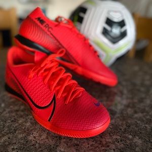 Brand new Nike vapor 13 academy indoor soccer shoes